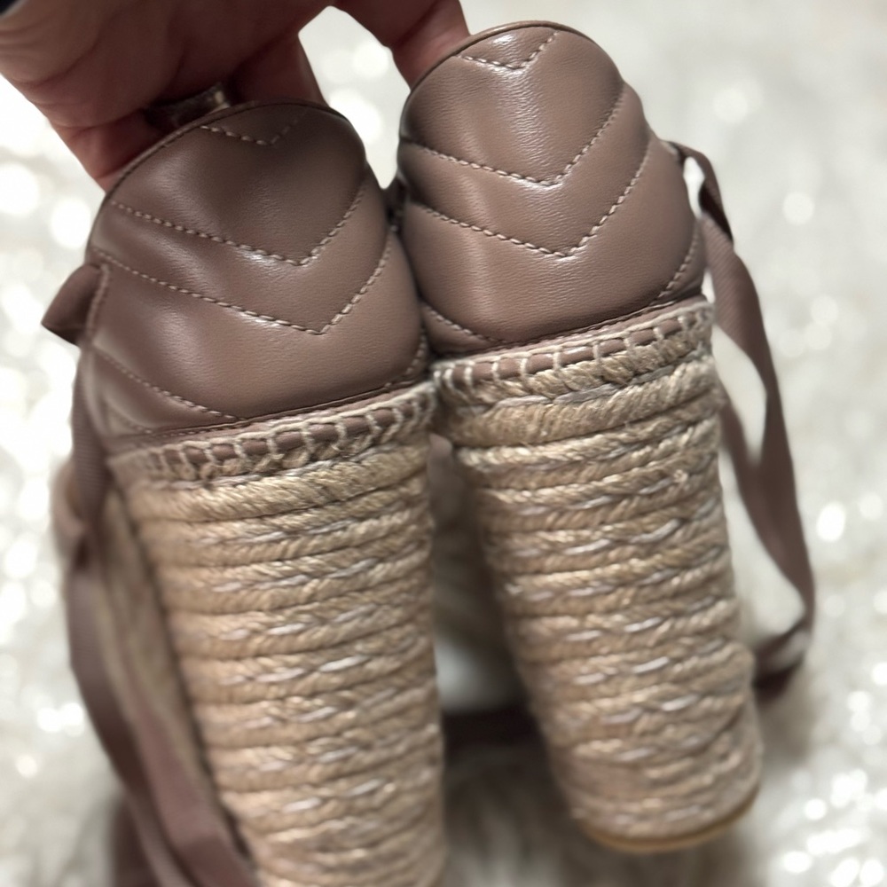 Gucci Tan and Cream Espadrilles Luxurious Style - Picture 5 of 6